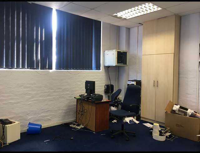 198M² WAREHOUSE TO LET IN GLEN ANIL